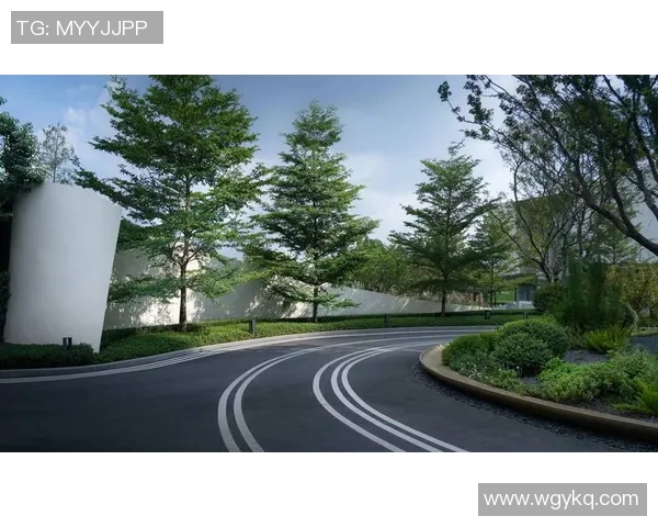 米林科维奇启程亚洲时尚之都透露下一季设计灵感源泉